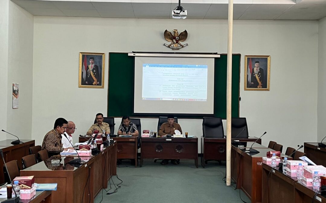 Focus Group Discussion (FGD) terkait penyusunan Naskah Akademik RAPD yang berasal dari DPRD tentang Bela Beli Produk dan Desa Wisata di Kabupaten Karanganyar
