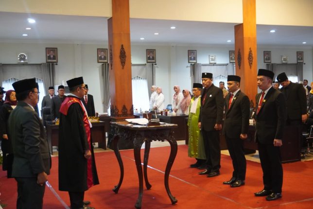 Pengucapan Sumpah / Janji 3 (Tiga) Pimpinan DPRD Kabupaten Karanganyar Masa Jabatan Tahun 2024 – 2029