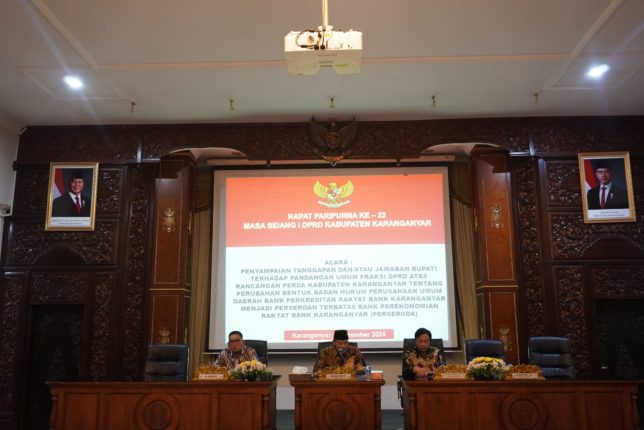 Penyampaian Tanggapan dan/atau Jawaban Bupati Karanganyar Terhadap Pandangan Umum Fraksi DPRD Atas Raperda Kabupaten  Karanganyar Tentang Perubahan Bentuk Badan Hukum Perusahaan Umum Daerah Bank Perkreditan Rakyat Bank Karanganyar menjadi Perseroan Terbatas Bank Perekonomian Rakyat Bank Karanganyar (PERSERODA)