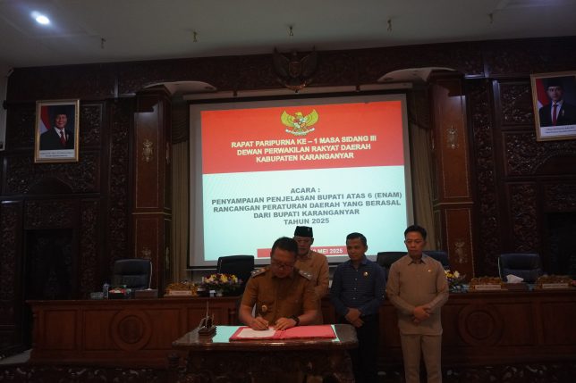 Penyampaian Penjelasan Bupati Atas 6 (Enam) Raperda yang Berasal dari Bupati Karanganyar Tahun 2025