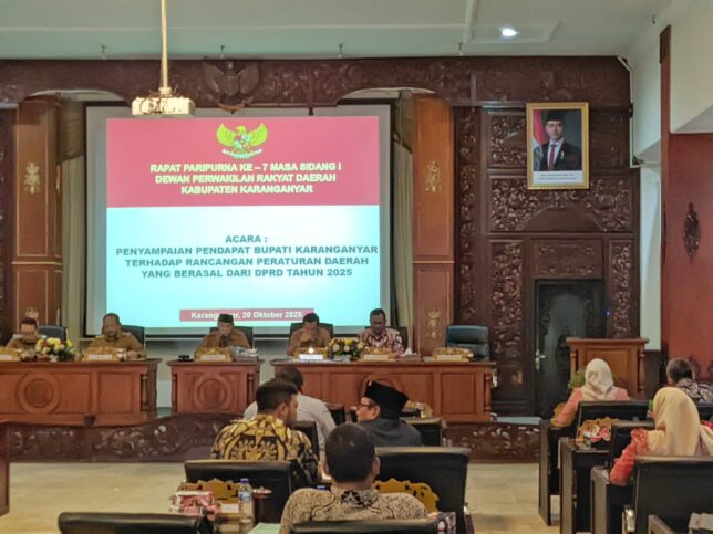 Tanggapan Bupati Karanganyar Atas Nota Penjelasan DPRD Karanganyar terkait dua Raperda Inisiatif : Penyelenggaraan Ketertiban Umum dan Ketentraman Masyarakat serta Perlindungan Masyarakat; dan Penyelenggaraan Kesehatan Bayi dan Anak