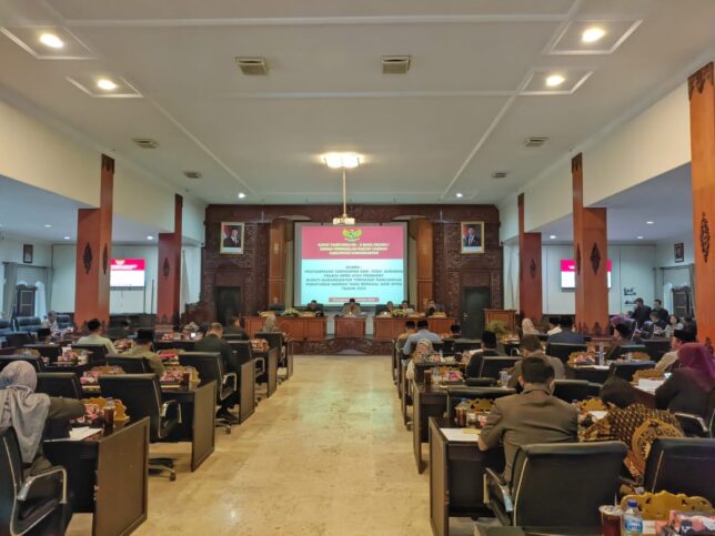 Penyampaian Tanggapan dan/atau jawaban fraksi DPRD atas pendapat Bupati Karanganyar terhadap Raperda yang berasal dari DPRD Karanganyar terhadap Raperda yang berasal dari DPRD Tahun 2025